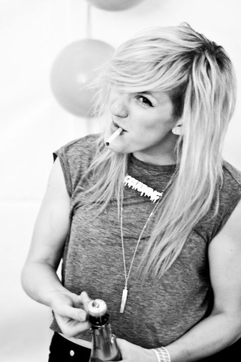 Ellie Goulding in her smokin' Name Necklace