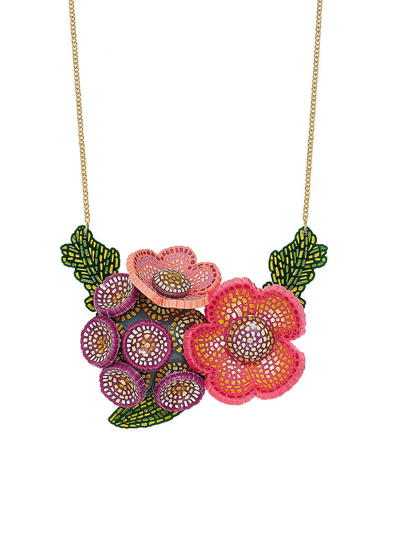 roman-flowers-necklace