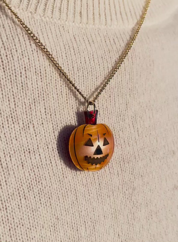 Video of Pumpkin Pendant worn with a cream jumper